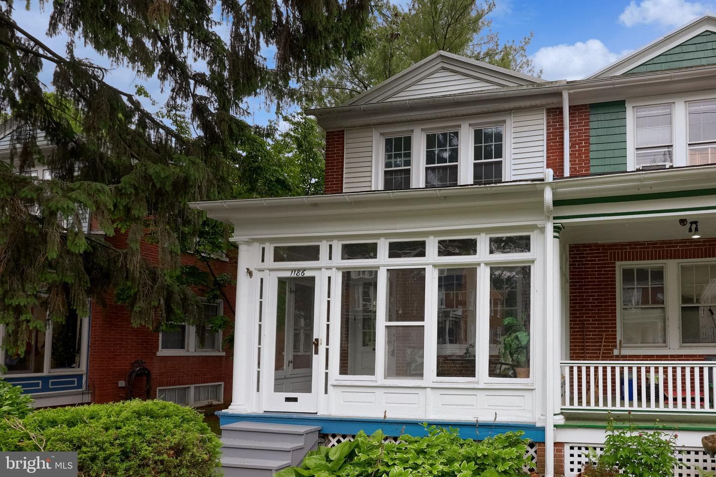 1186 Elm Avenue photo 2
