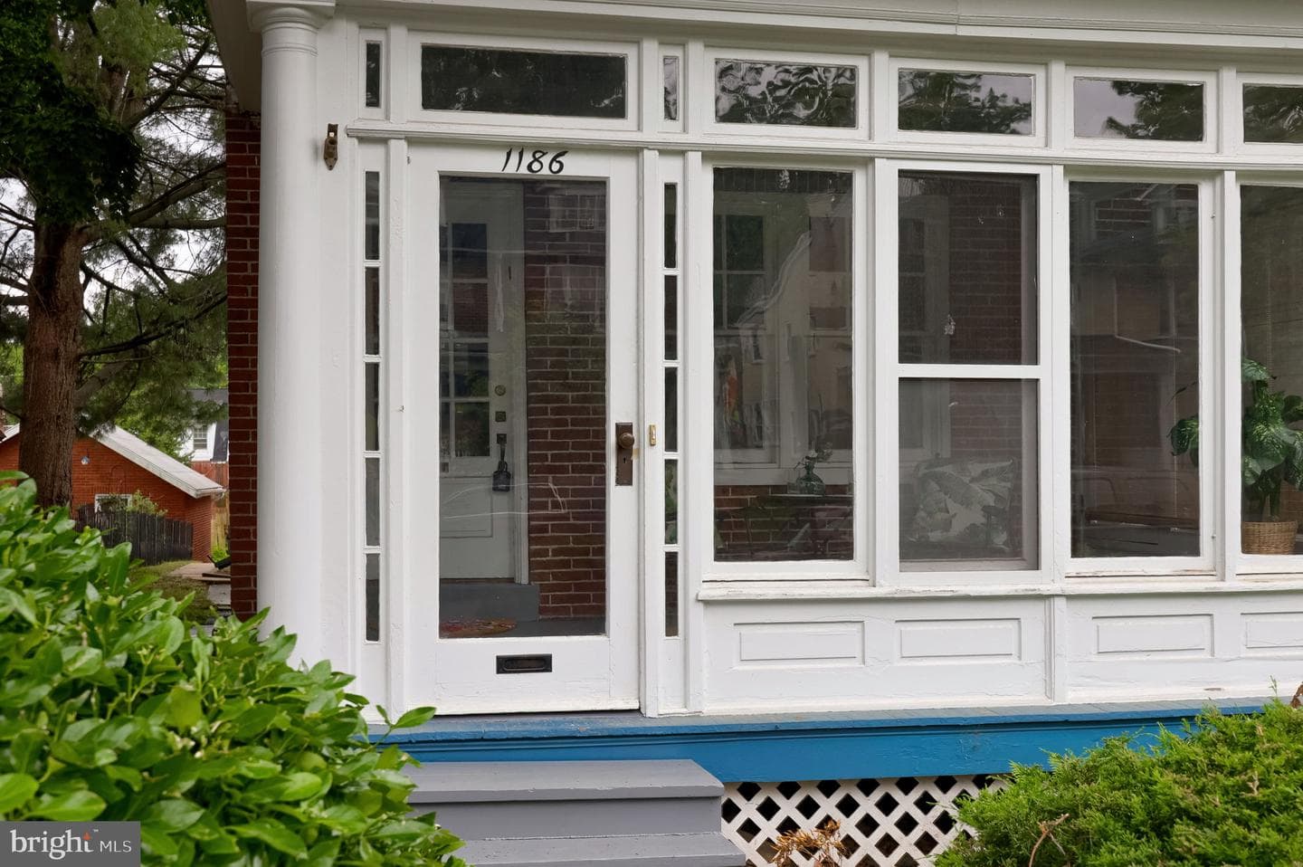 1186 Elm Avenue photo 4