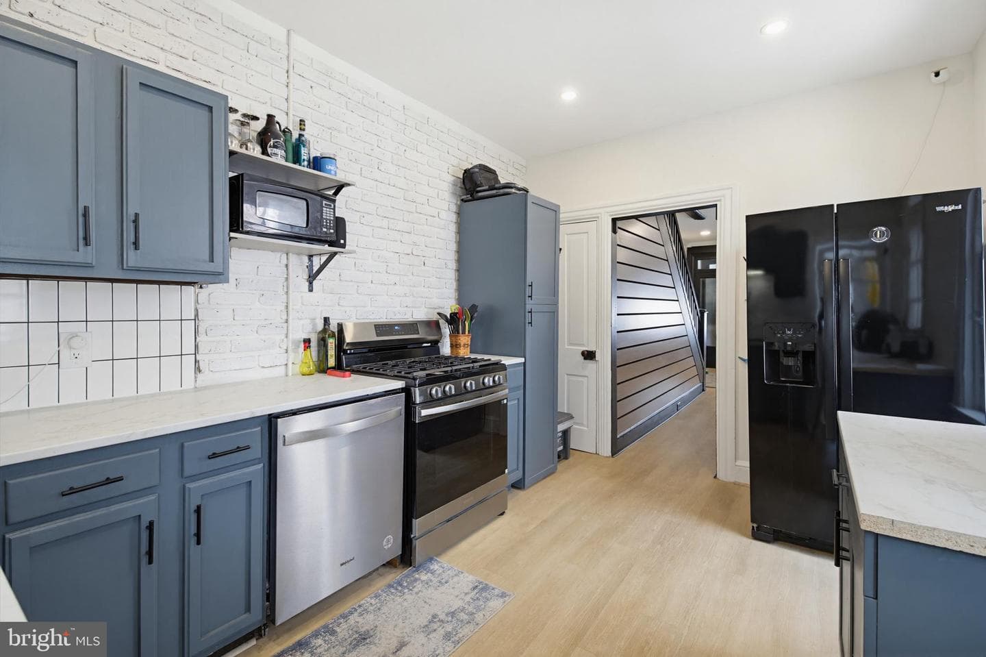 715 N Queen Street photo 15