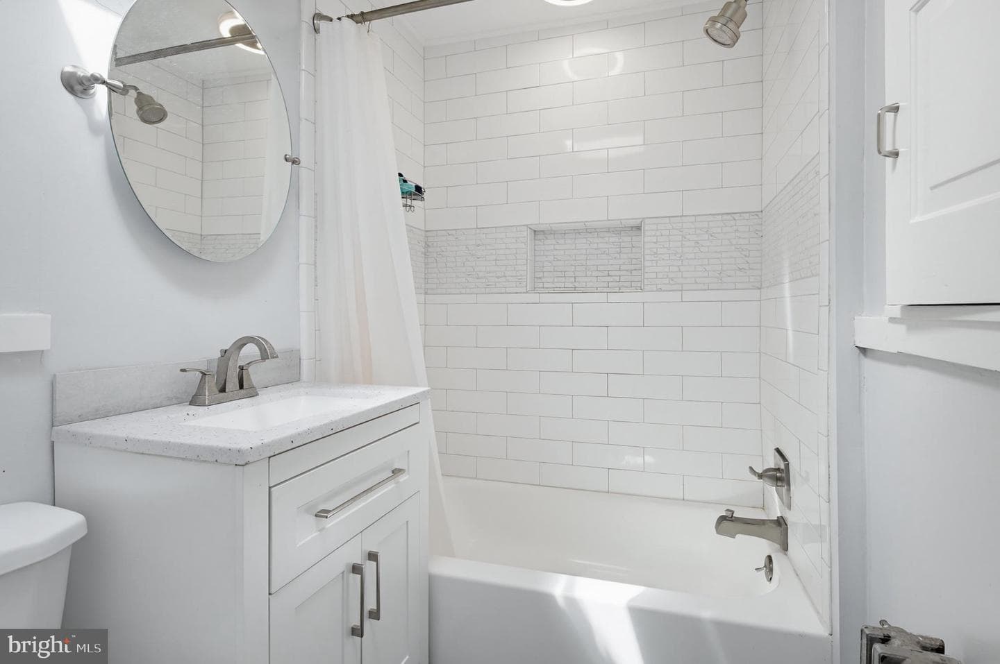 715 N Queen Street photo 25