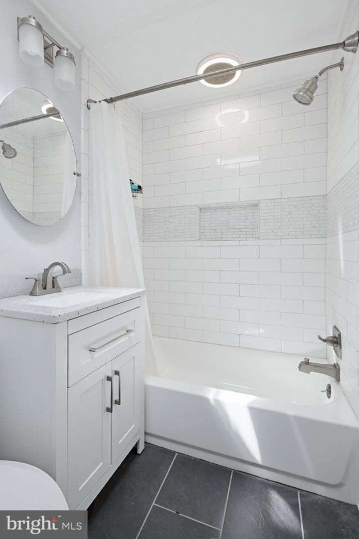 715 N Queen Street photo 26
