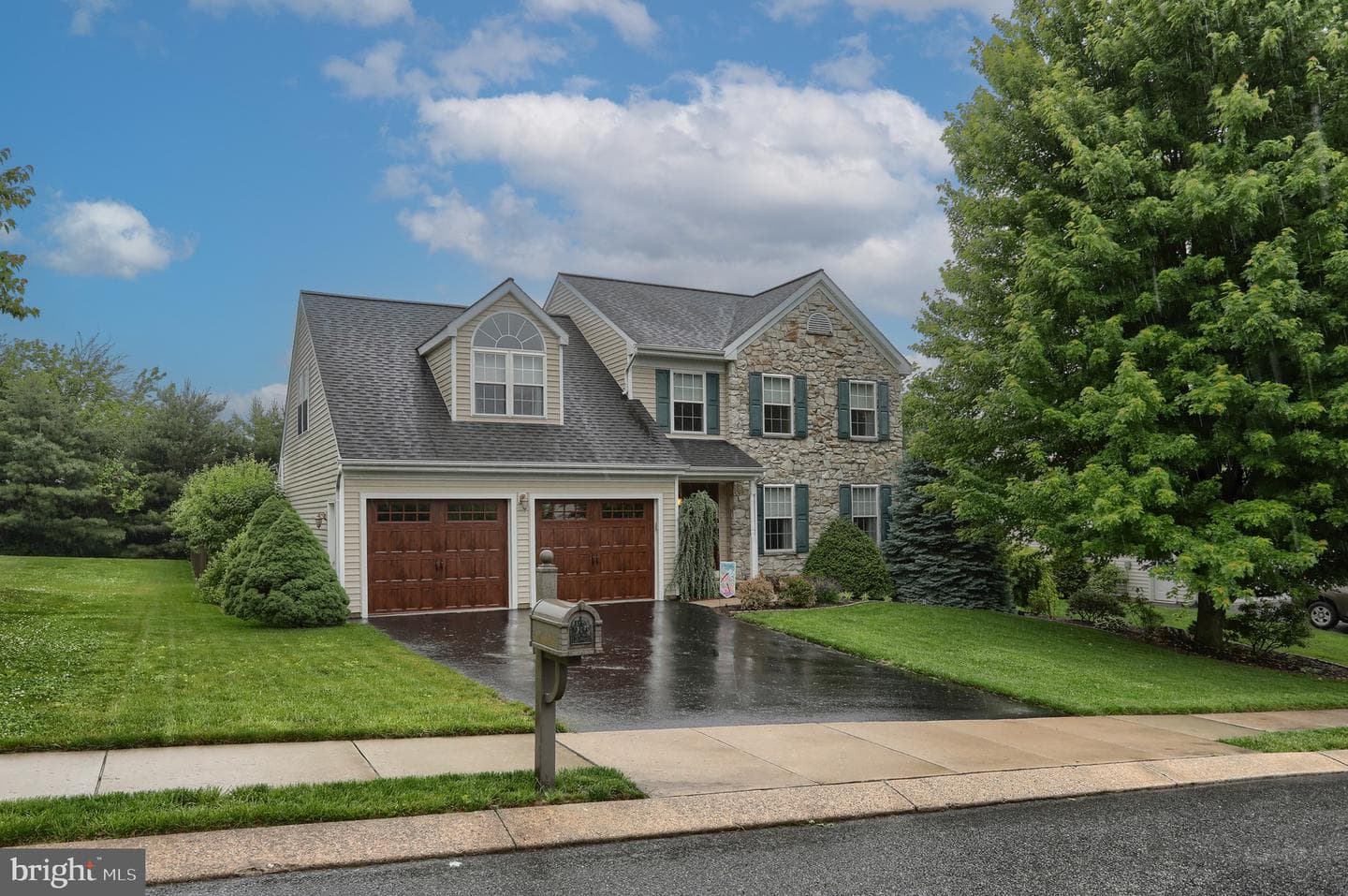 14 Tower Drive photo 2