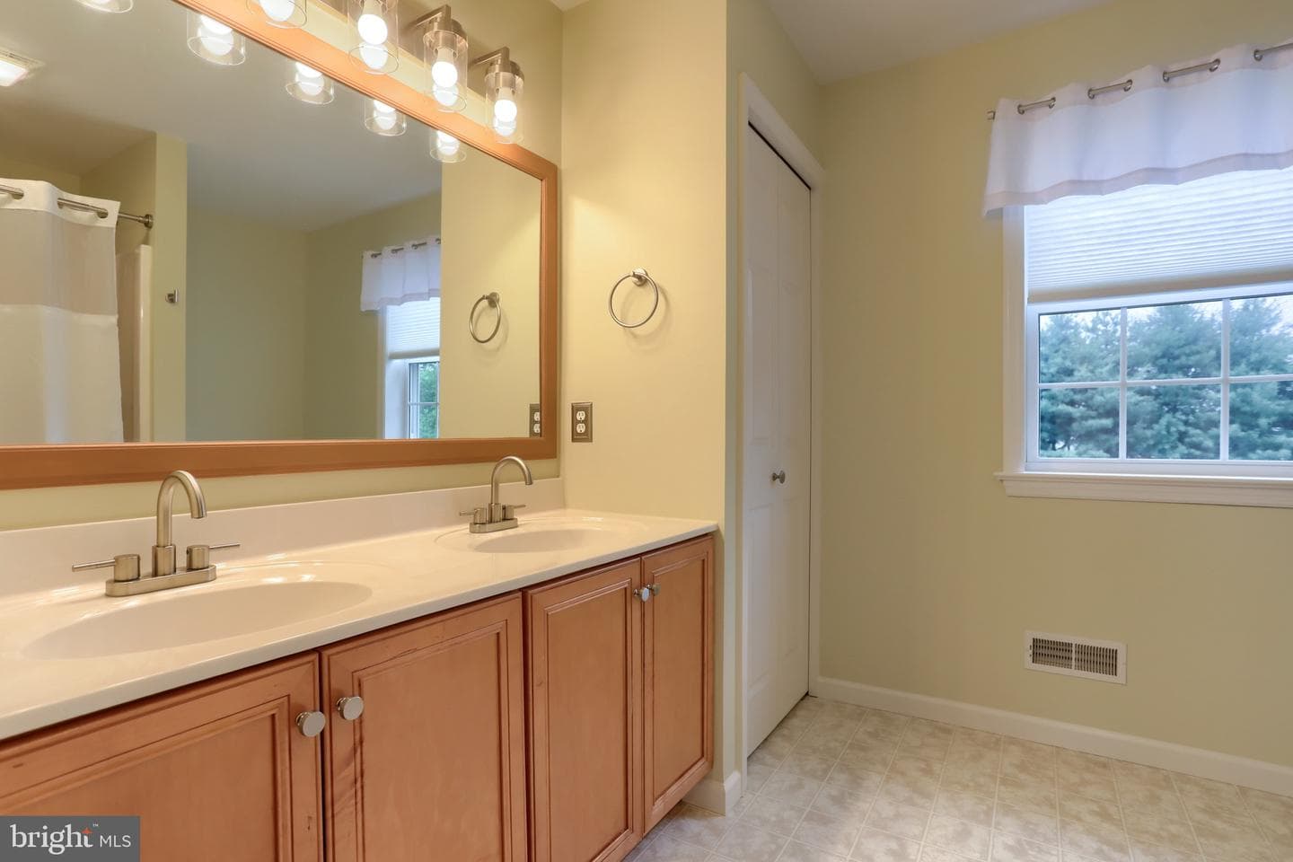 14 Tower Drive photo 27