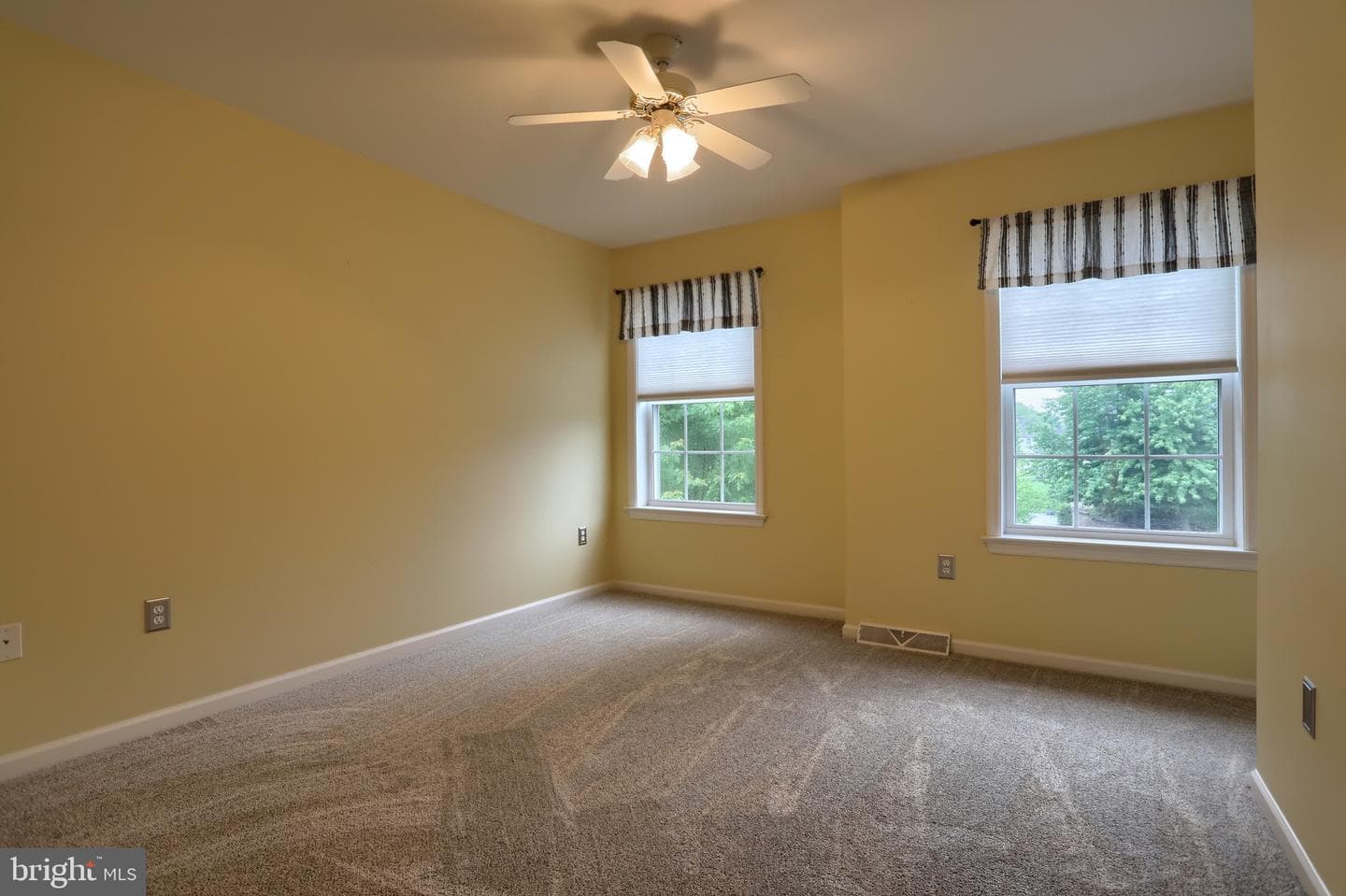 14 Tower Drive photo 33