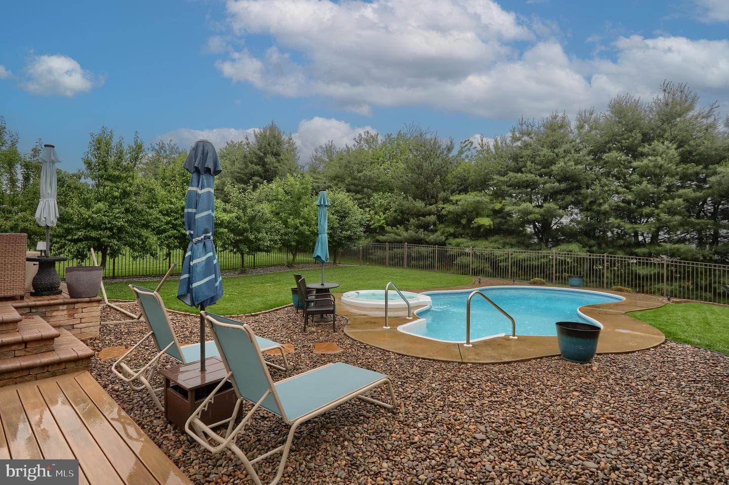 14 Tower Drive photo 38