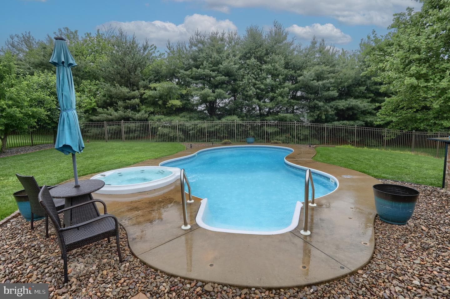 14 Tower Drive photo 42