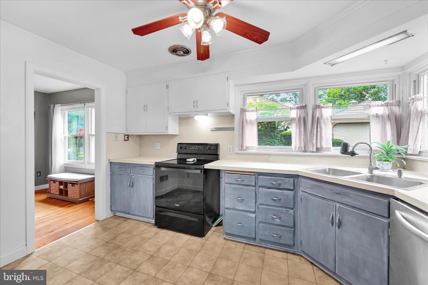 312 S Mount Joy Street photo 11
