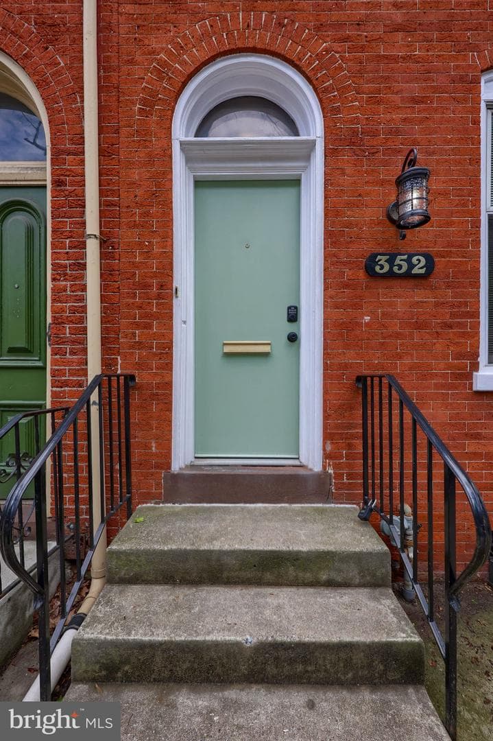 352 W Orange Street photo 4