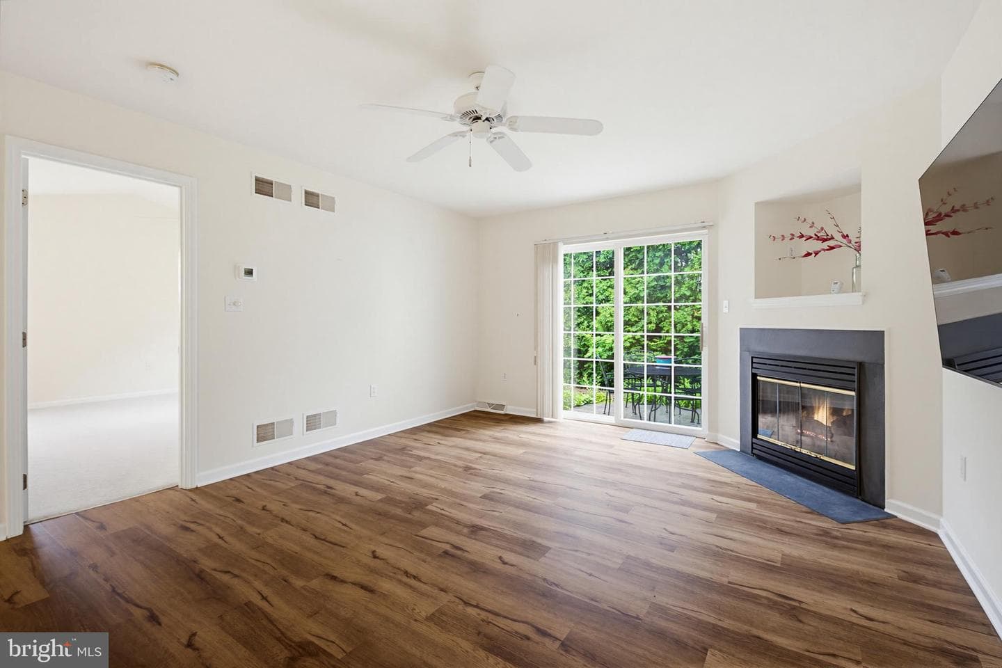 1037 Kent Garden photo 16