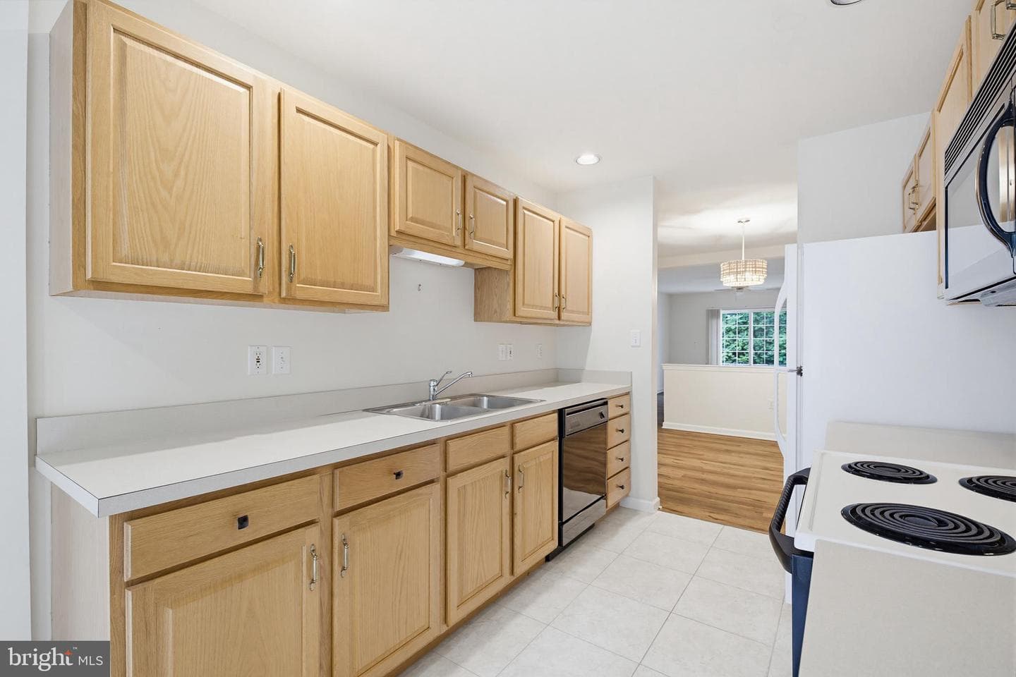 1037 Kent Garden photo 19