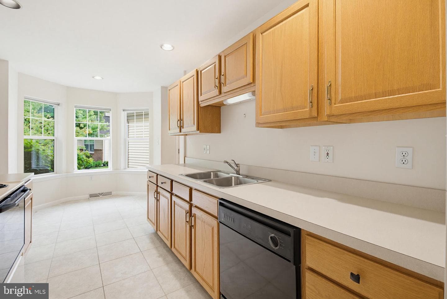 1037 Kent Garden photo 20