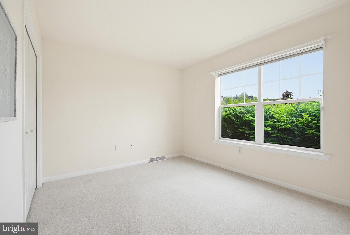 1037 Kent Garden photo 21