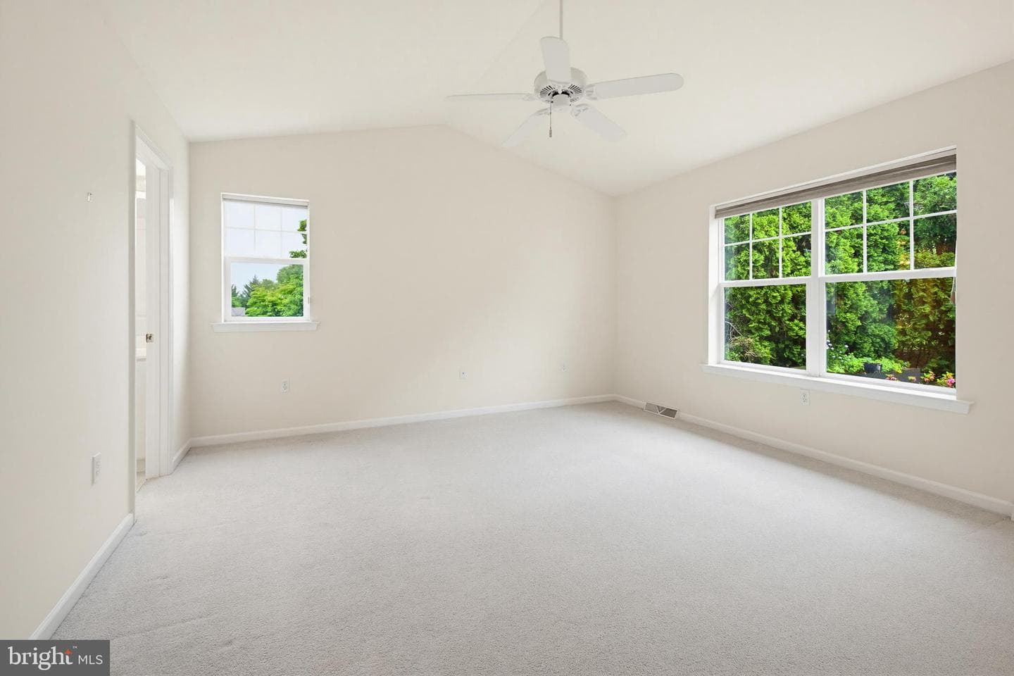 1037 Kent Garden photo 24
