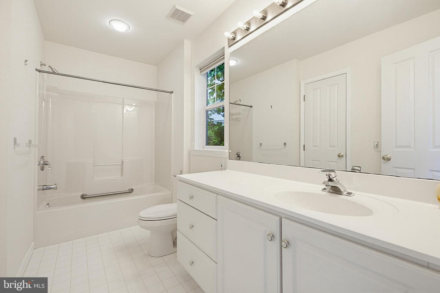 1037 Kent Garden photo 27