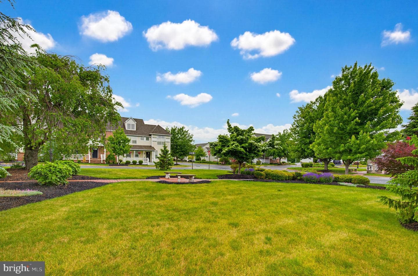 1037 Kent Garden photo 4