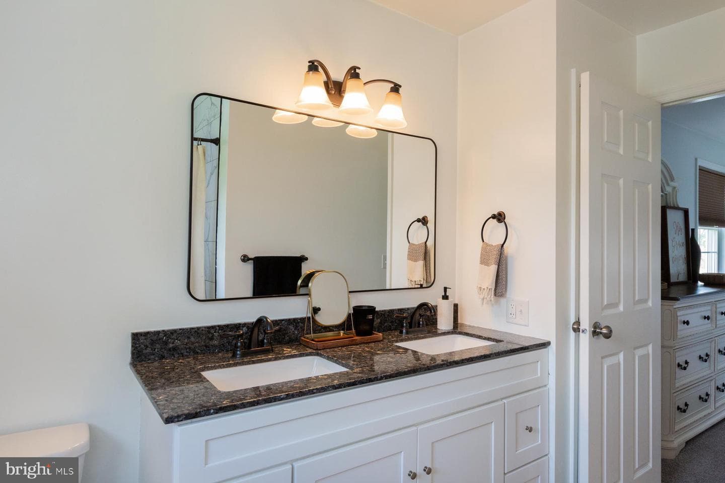 26 Apricot Avenue photo 37