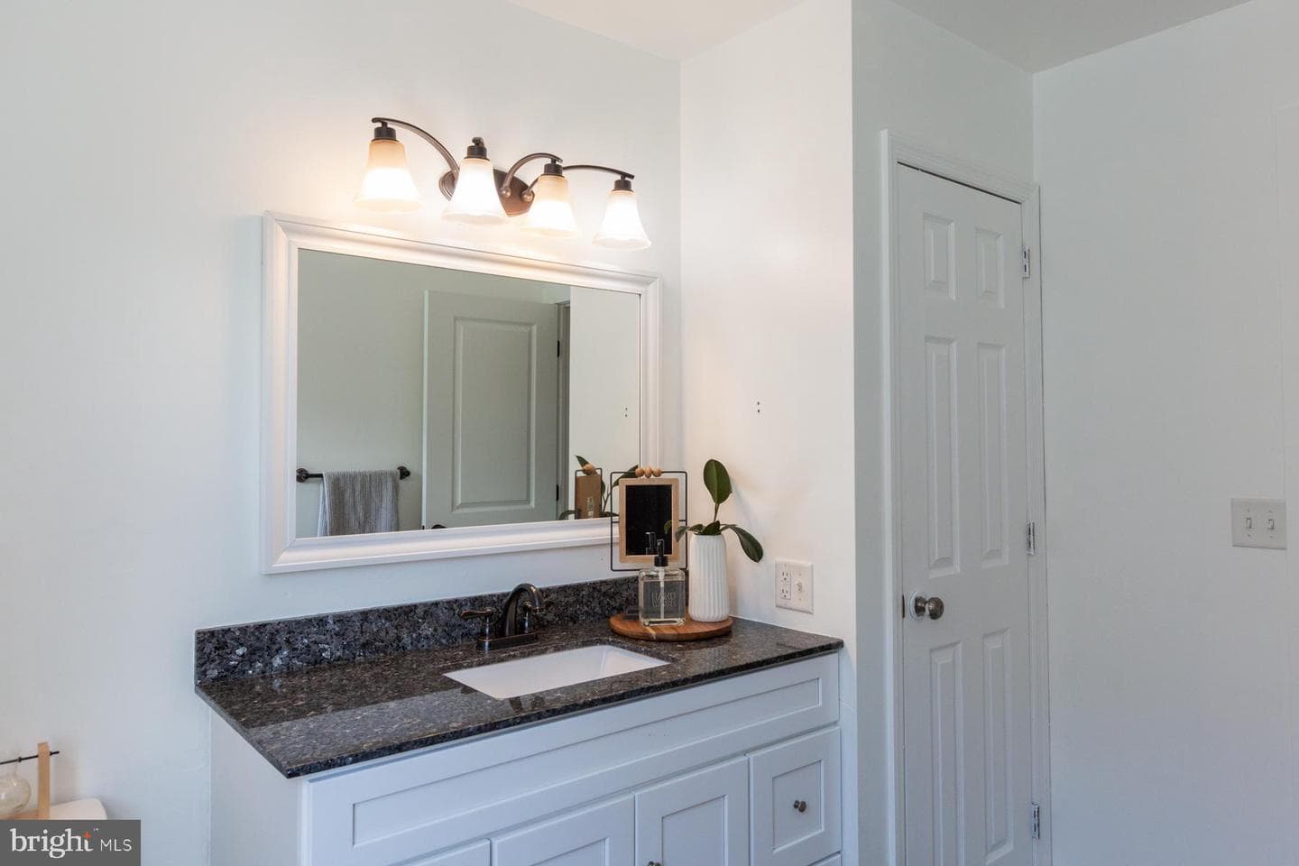 26 Apricot Avenue photo 42