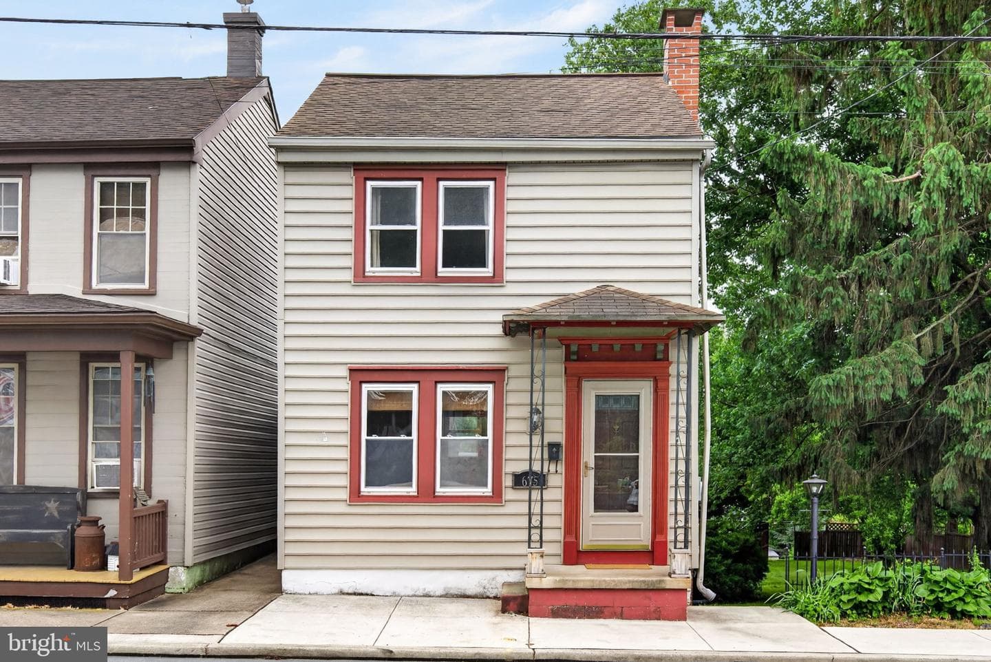675 E Market Street photo 2