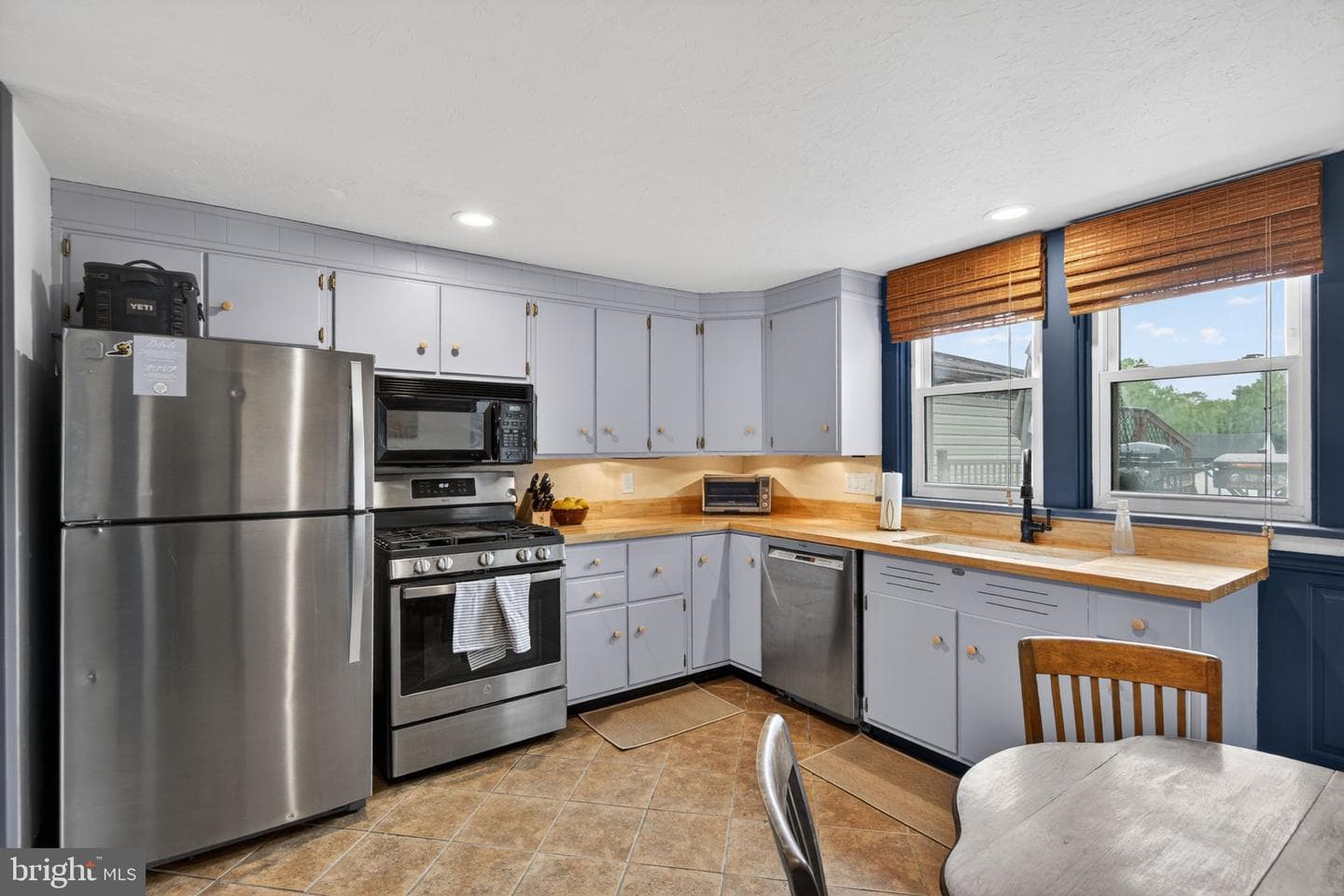 675 E Market Street photo 9