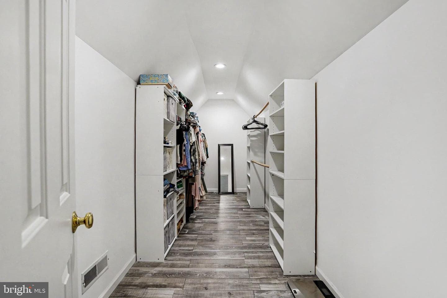 138 N River Street photo 17
