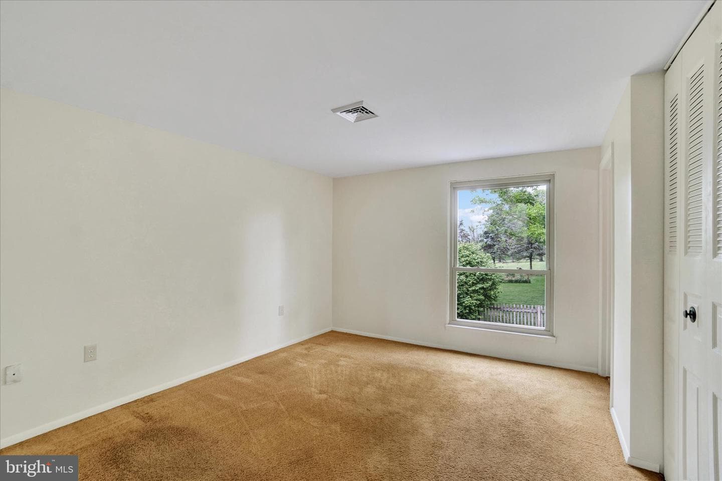 112 Nicholas Road photo 11