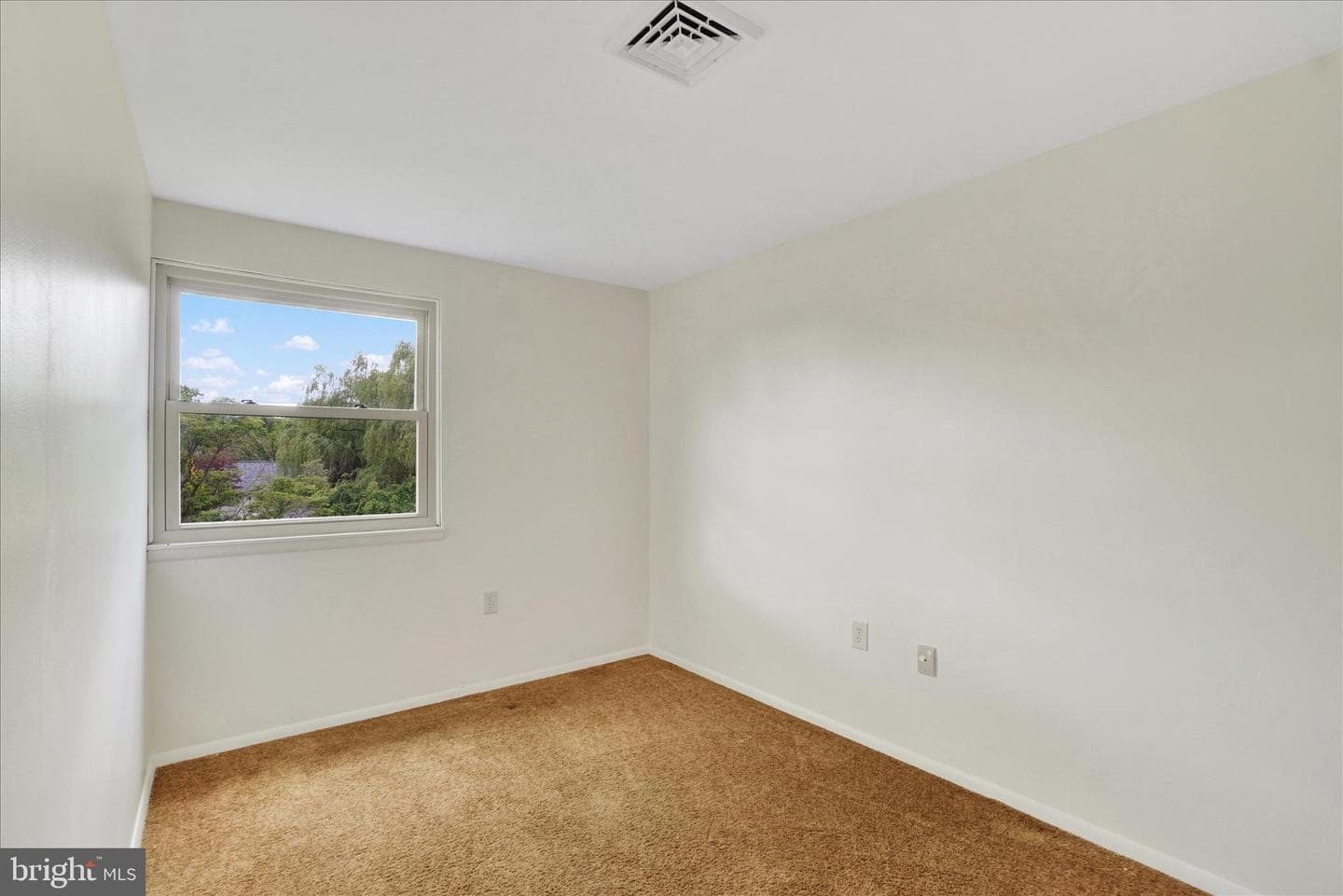 112 Nicholas Road photo 14