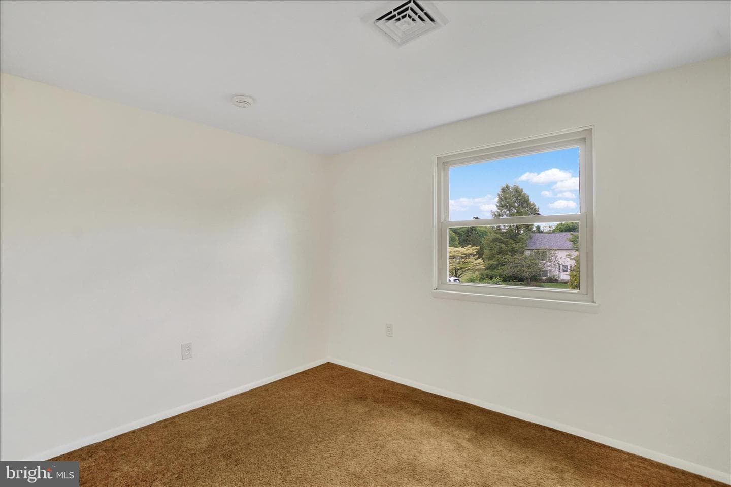 112 Nicholas Road photo 15