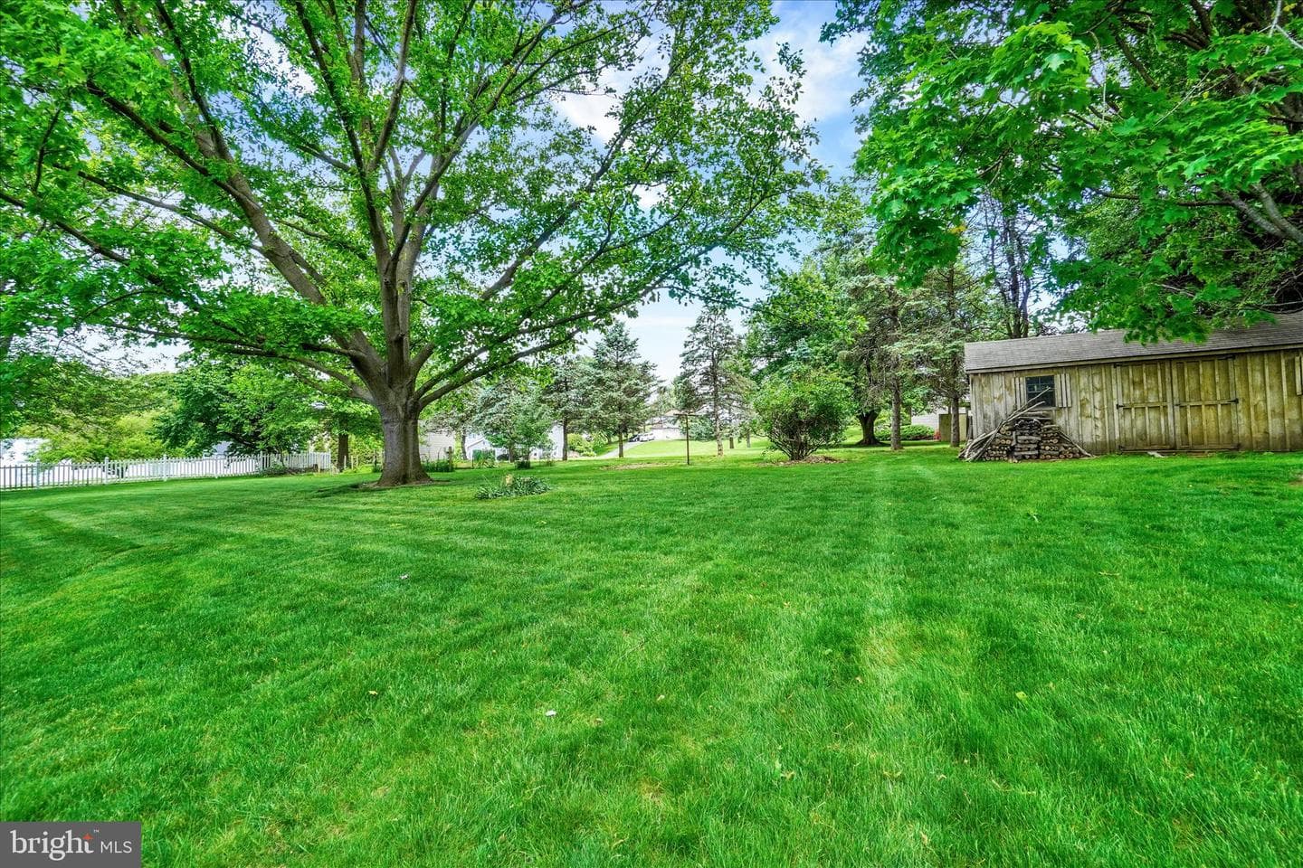 112 Nicholas Road photo 25