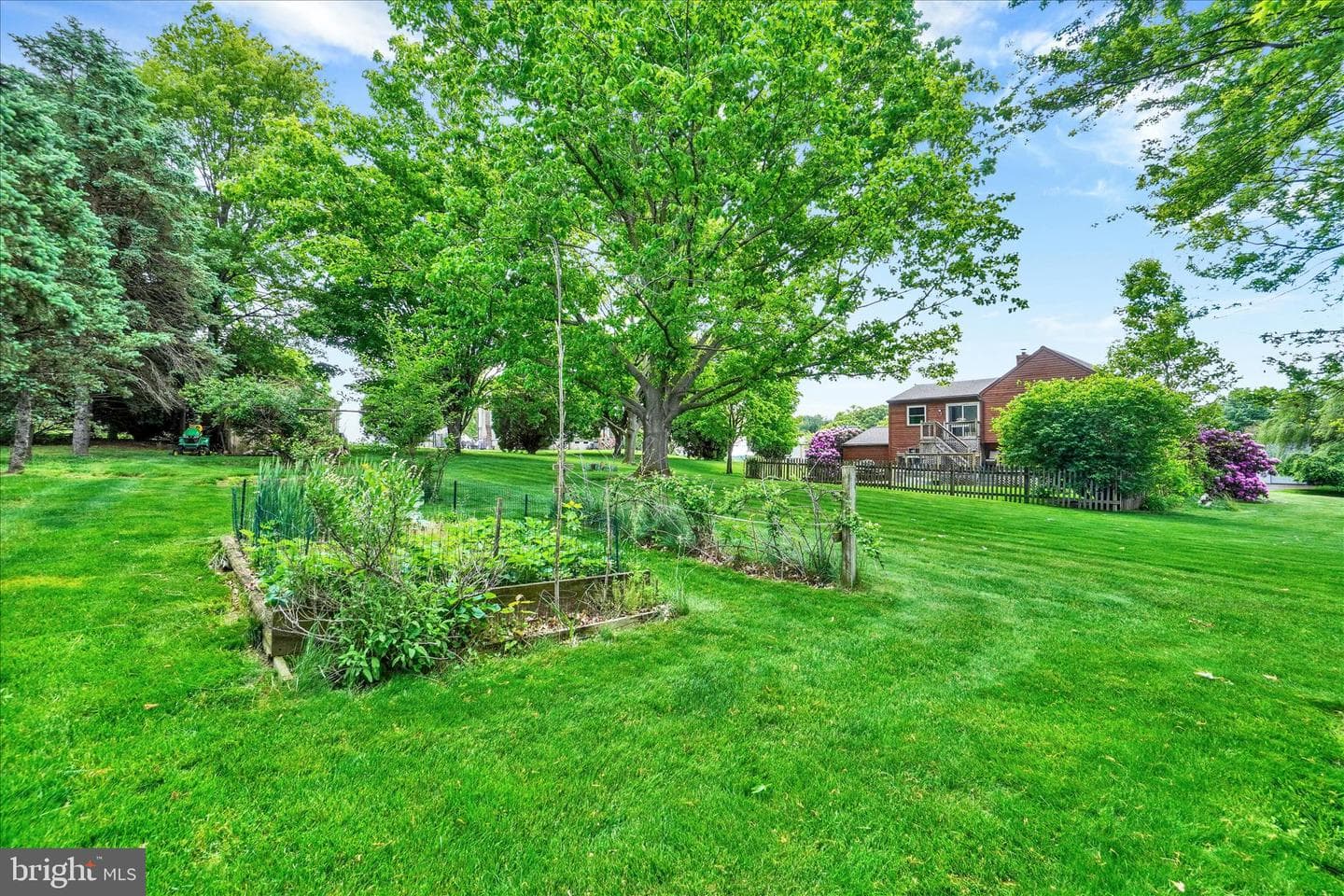 112 Nicholas Road photo 26