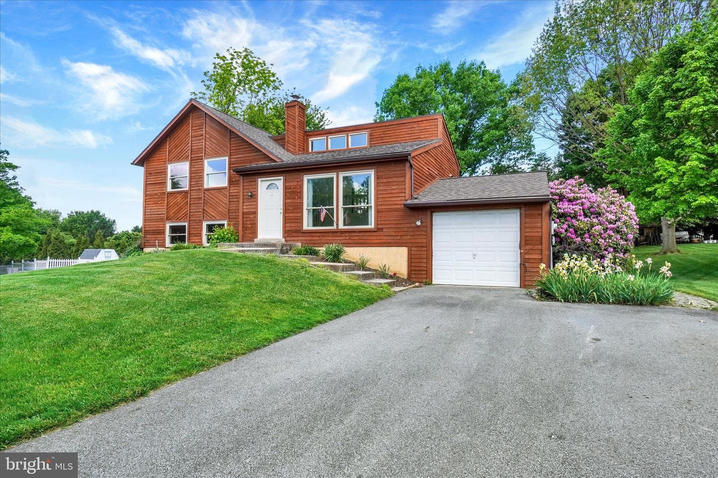 112 Nicholas Road photo 3