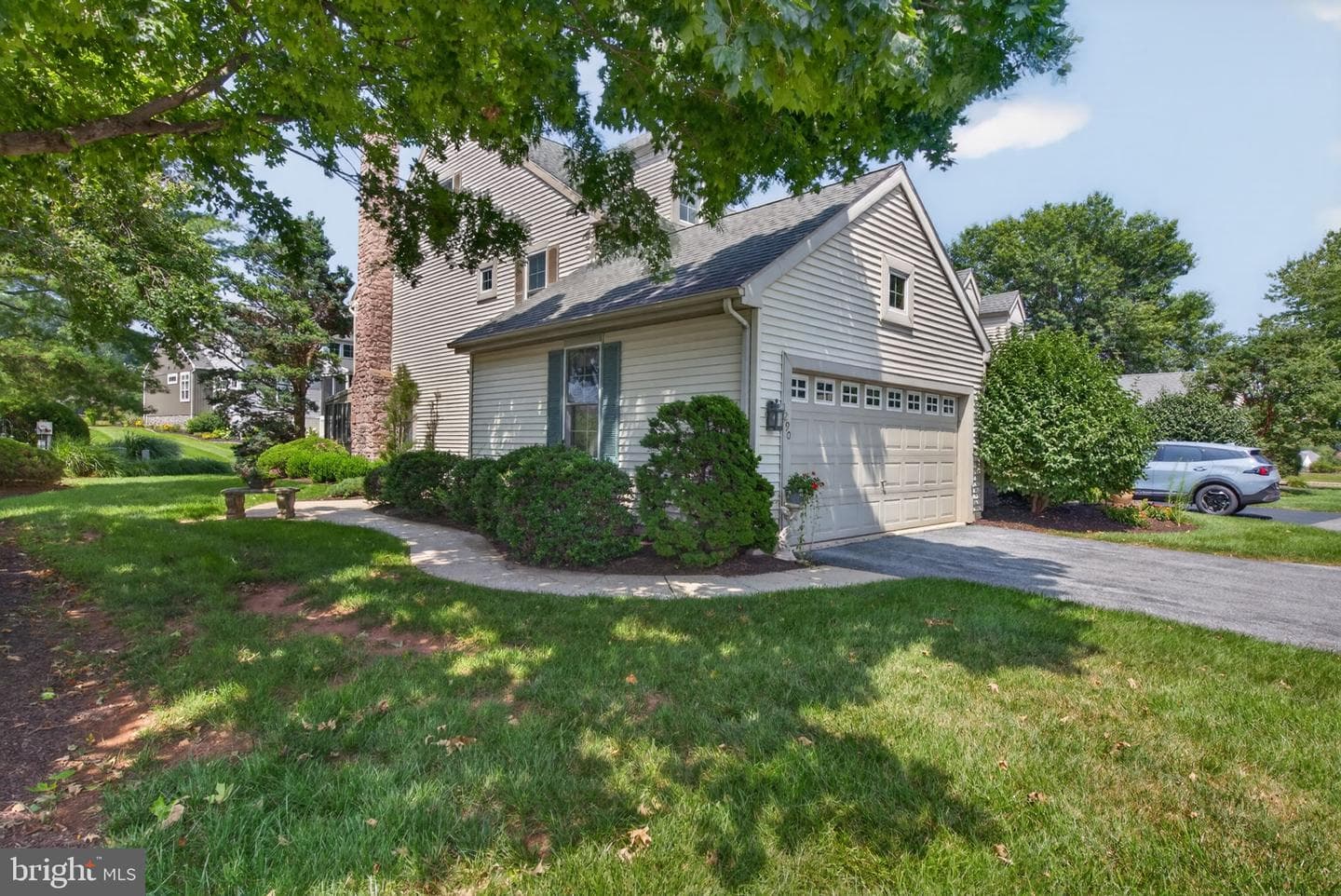 1290 Crestview Drive photo 2