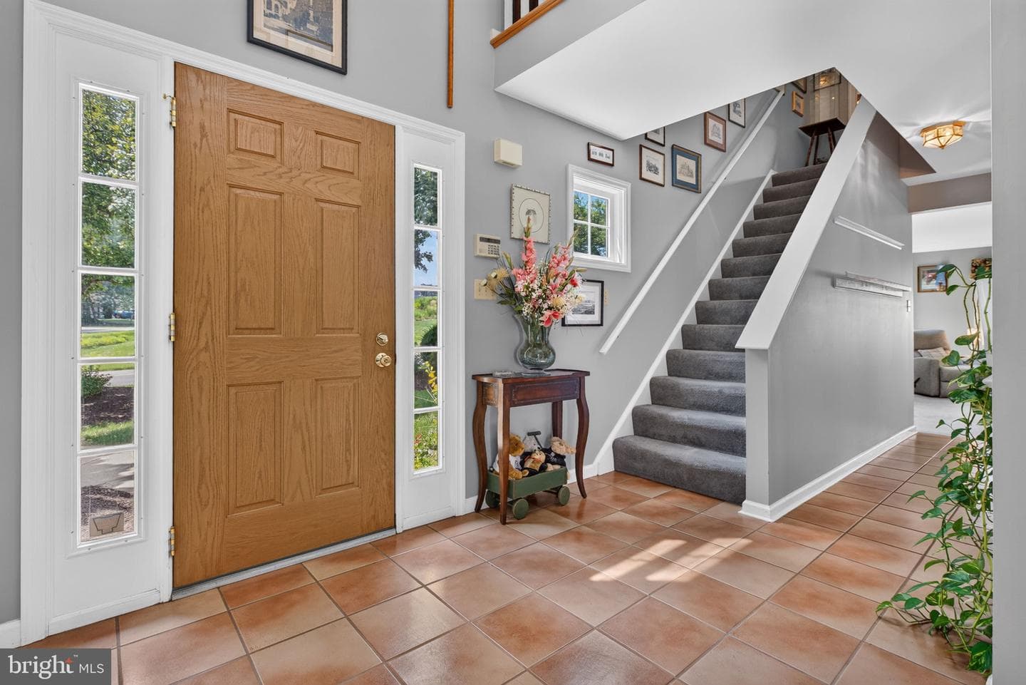 1290 Crestview Drive photo 4