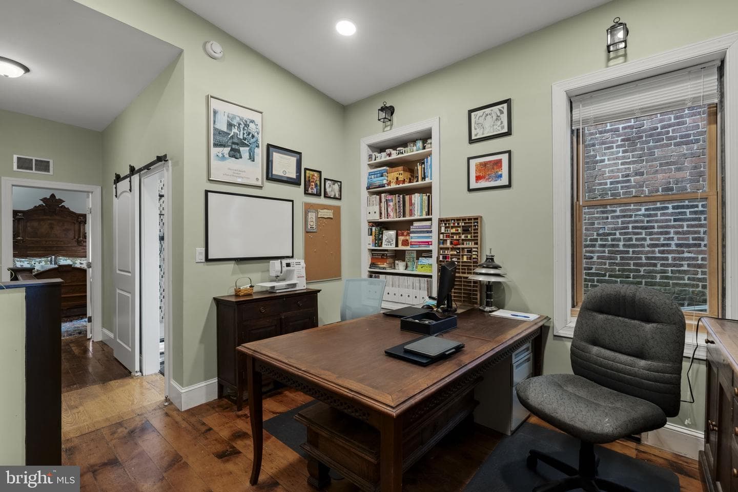 305 N Queen Street photo 10