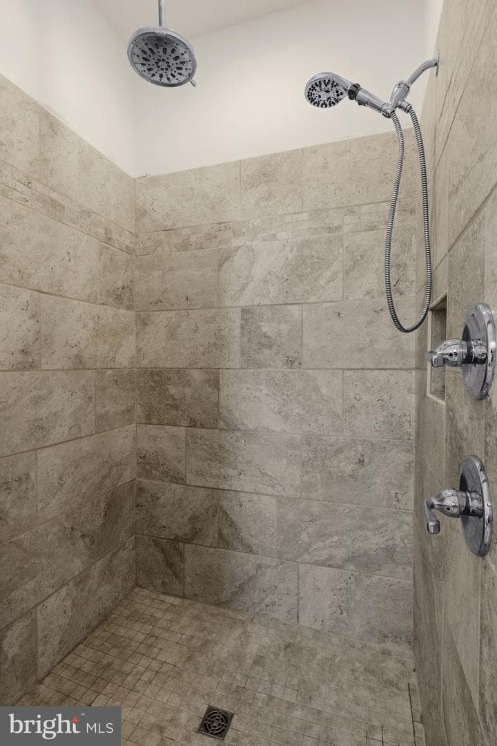 305 N Queen Street photo 46