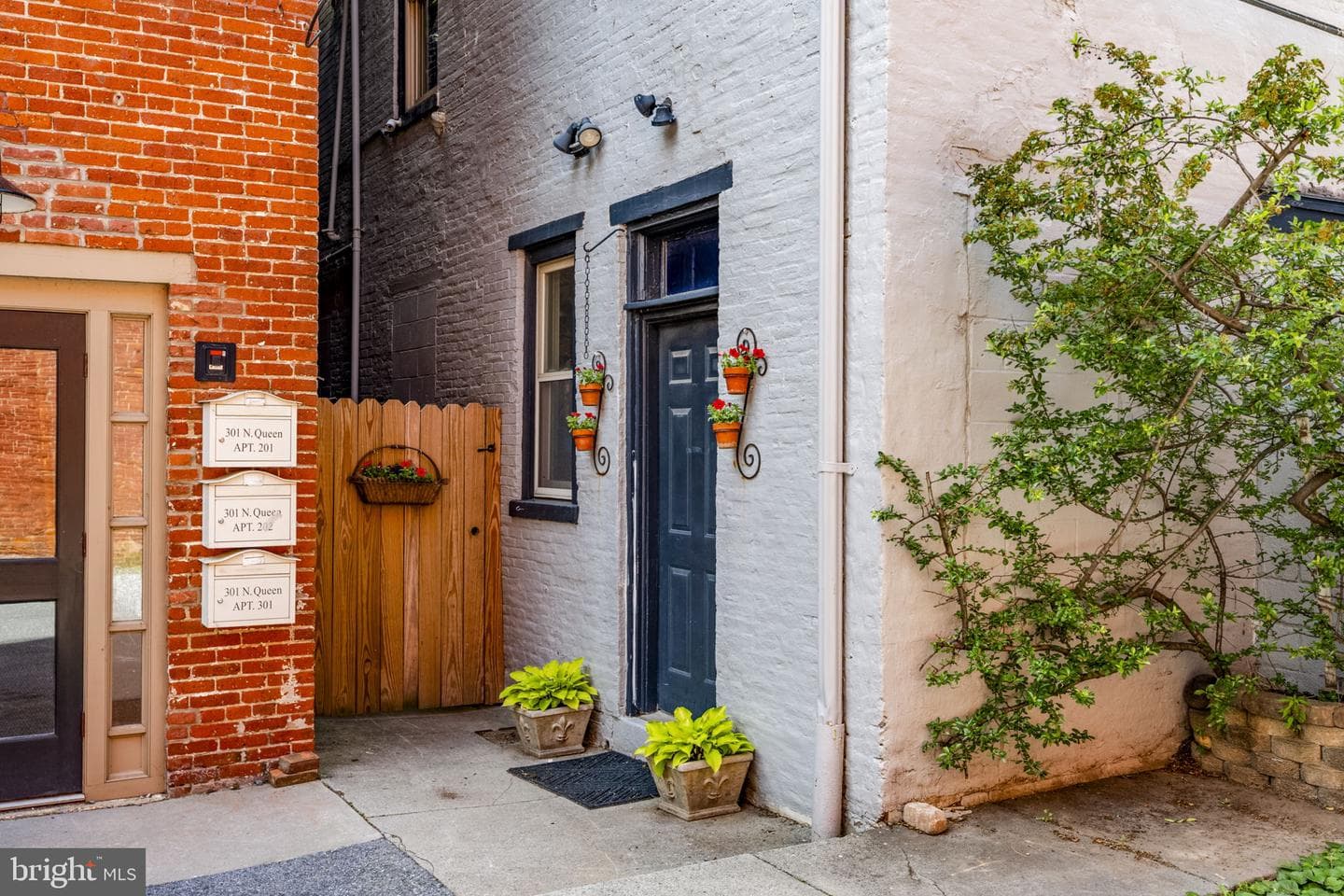 305 N Queen Street photo 58