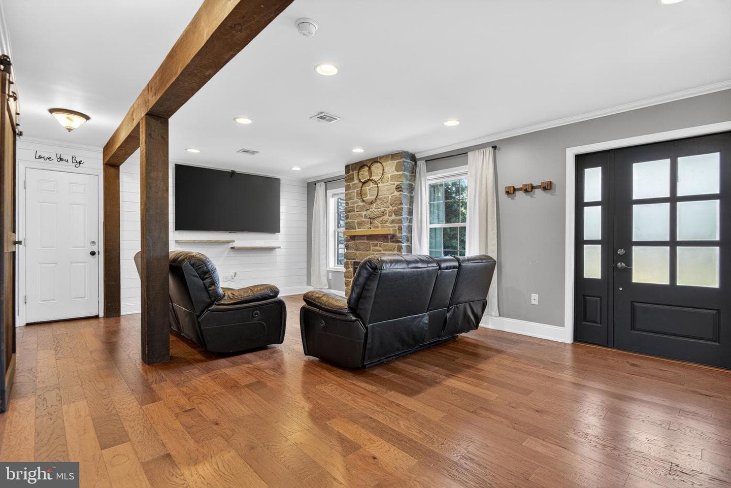 515 High Point Drive photo 4