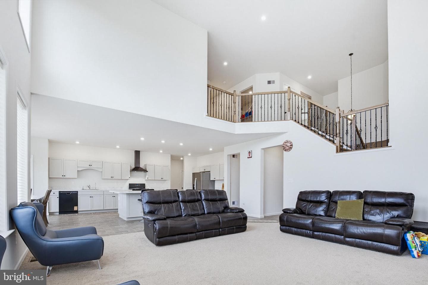 1525 Village Road photo 18