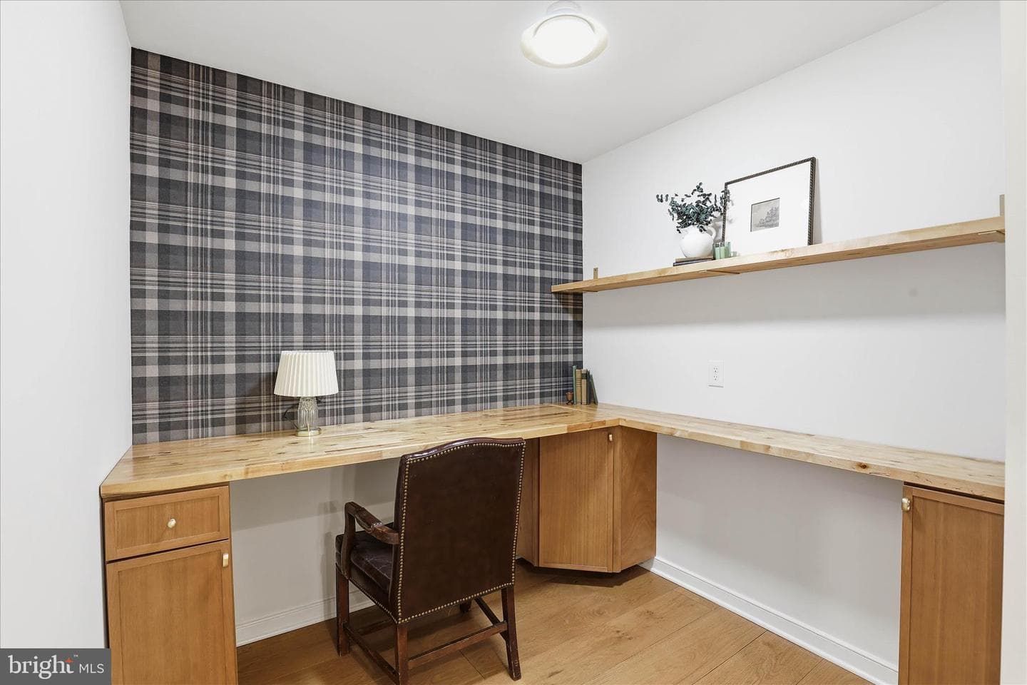 16 E Walnut Street photo 28