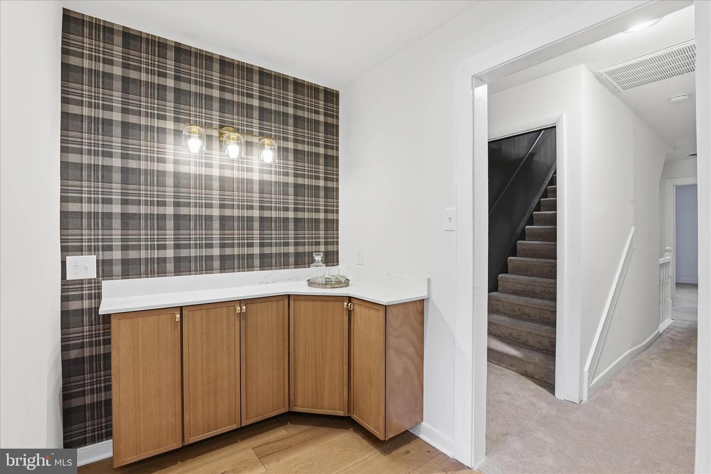 16 E Walnut Street photo 30