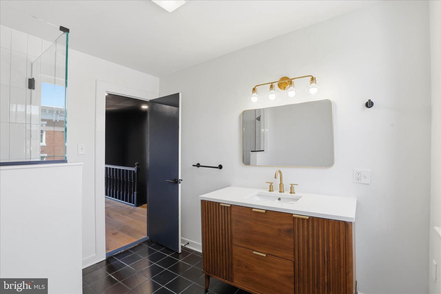 16 E Walnut Street photo 55