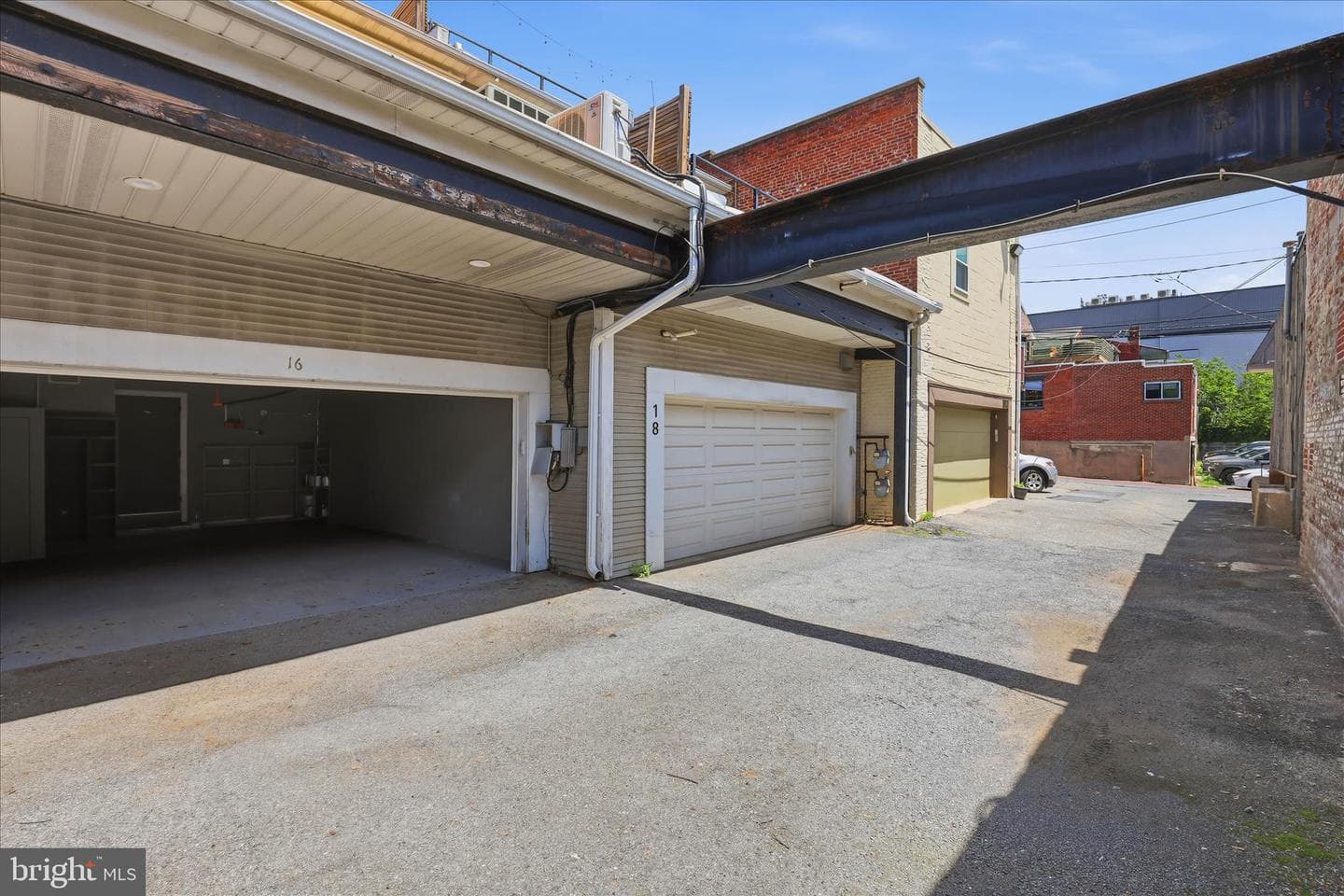 16 E Walnut Street photo 60