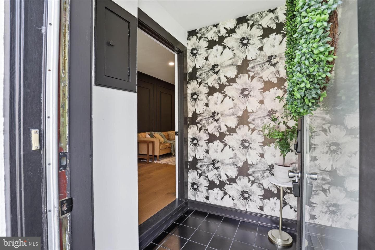16 E Walnut Street photo 7