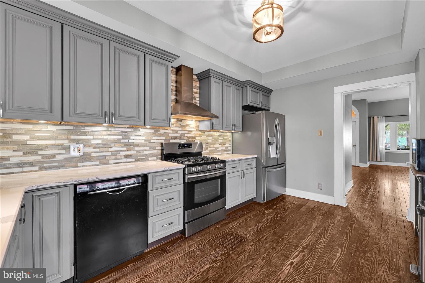 441 N Queen Street photo 25