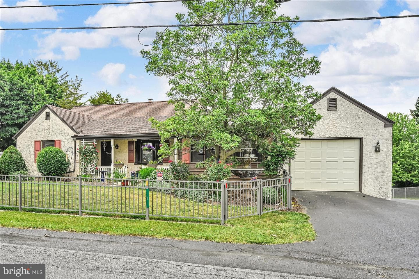 4 N Conestoga View Drive, Akron