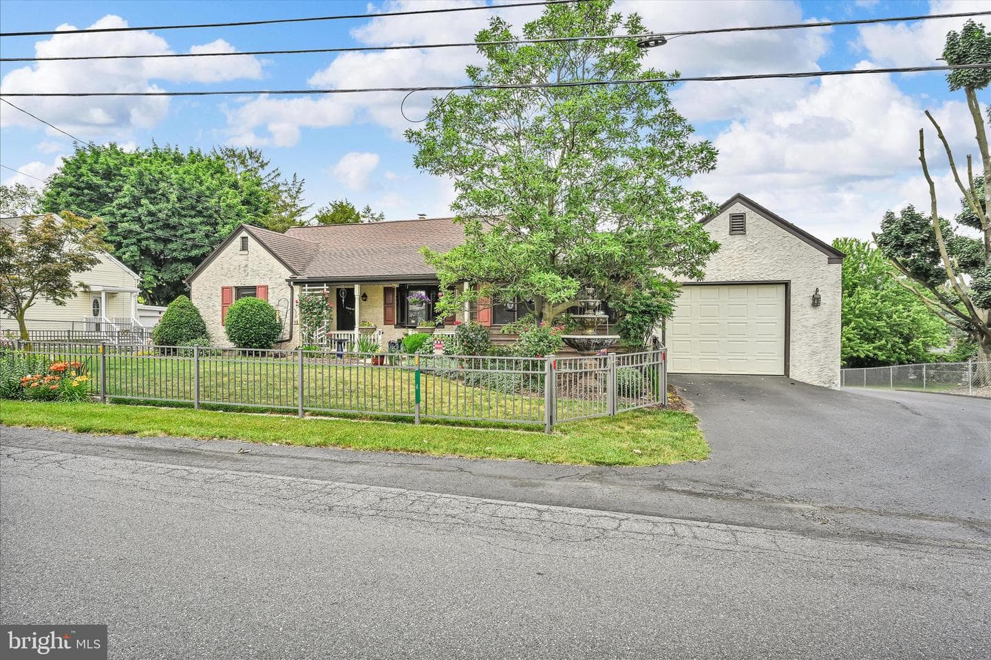 4 N Conestoga View Drive, Akron