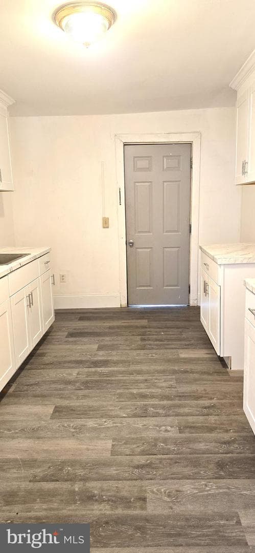 439 E Strawberry Street photo 10