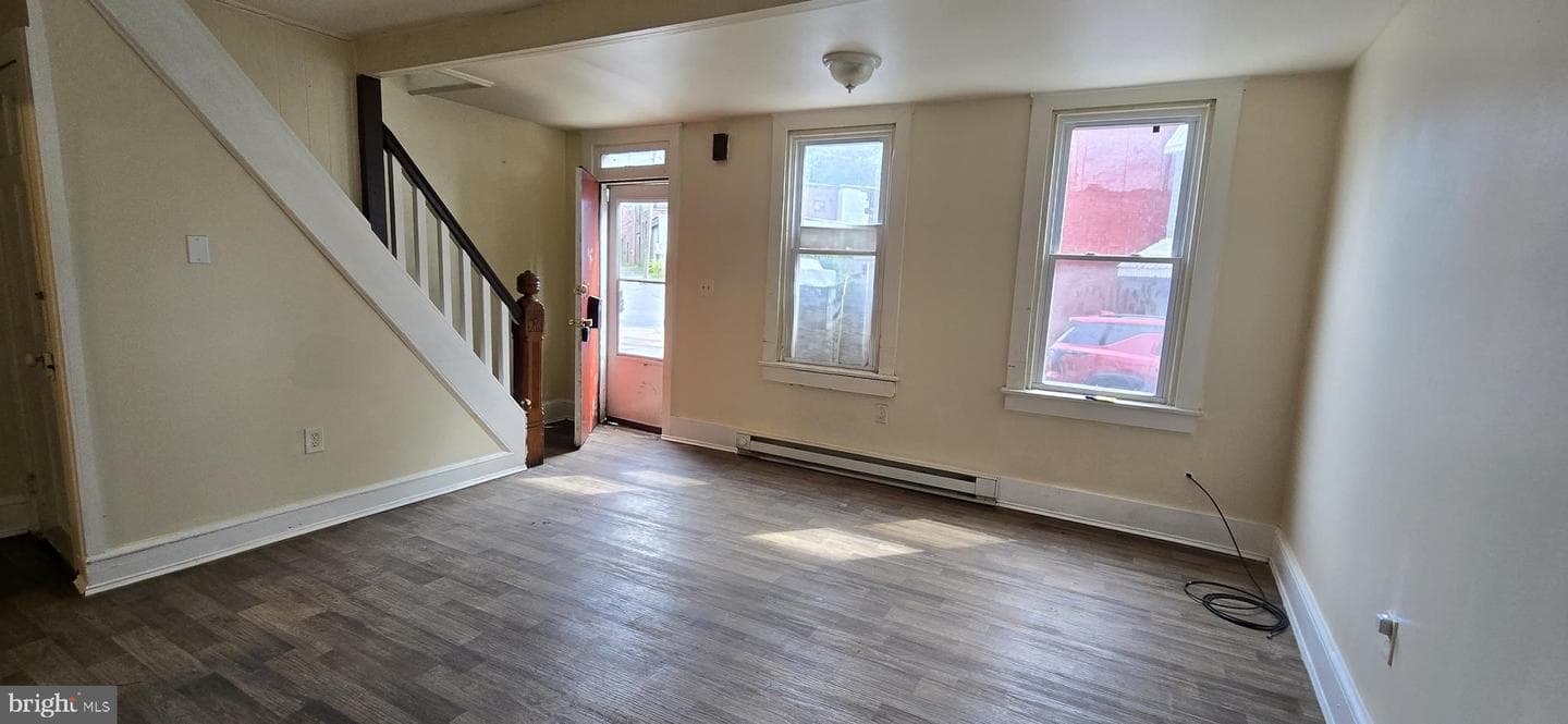 439 E Strawberry Street, Lancaster