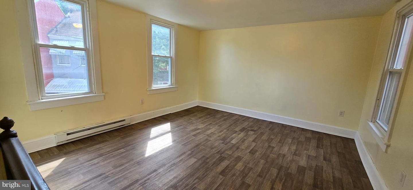 439 E Strawberry Street photo 20