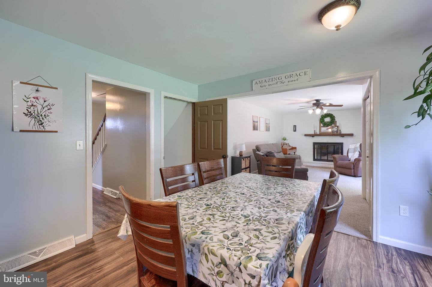 219 Tobacco Road photo 11