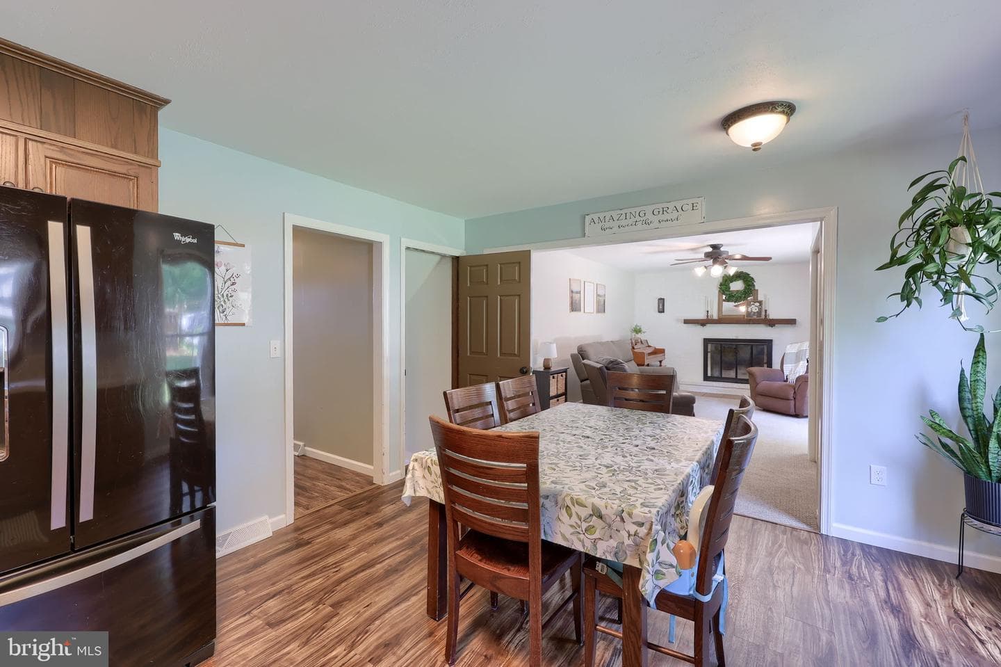 219 Tobacco Road photo 12